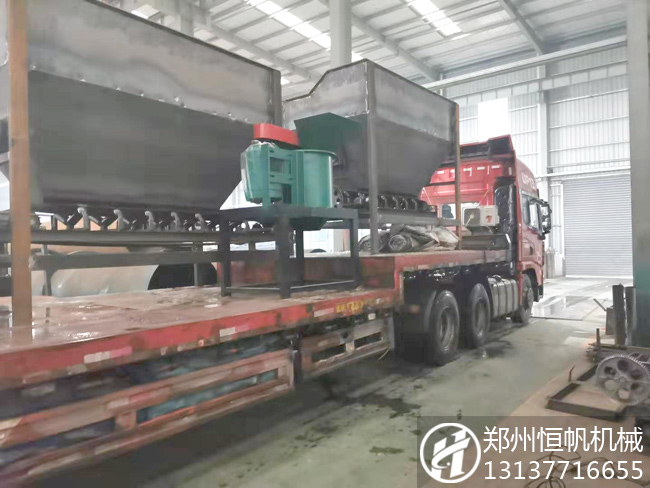 寒風(fēng)刺骨大雪紛飛依然無(wú)法阻擋整套一萬(wàn)噸有機(jī)肥生產(chǎn)線(xiàn)設(shè)備發(fā)貨(圖1) 有機(jī)肥生產(chǎn)設(shè)備