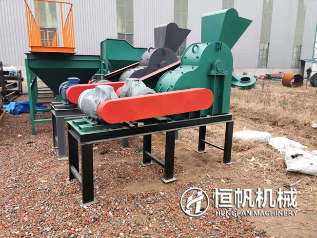 一套雞糞有機肥加工設(shè)備多少錢?投資需要多久能夠回本?(圖2) 有機肥雙級粉碎機