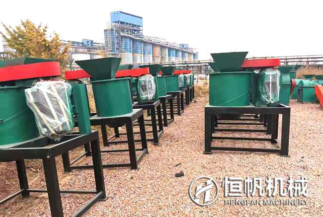 有機(jī)肥料生產(chǎn)設(shè)備哪家好?鄭州恒帆機(jī)械值得您的信賴(lài)(圖2) 有機(jī)肥粉碎機(jī)