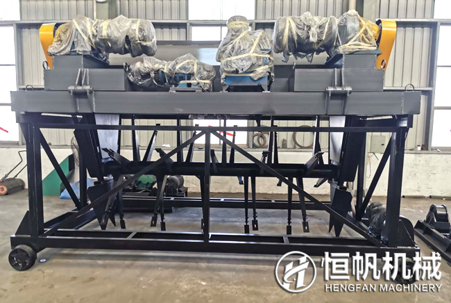 有機肥翻堆機(翻拋機)設(shè)備多少錢?(圖1) 槽式翻堆機